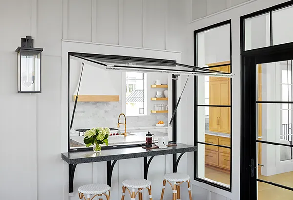 Pella Reserve Traditional Wood Strut Awning Window