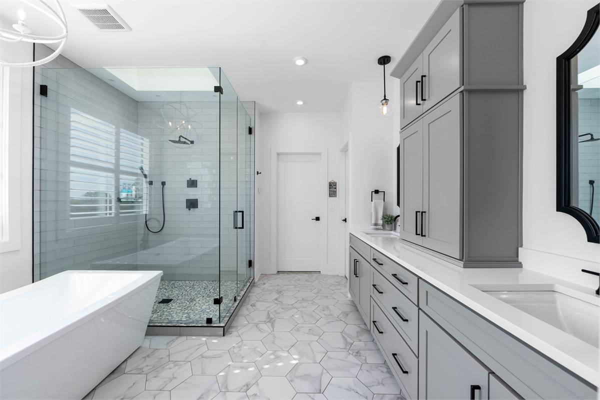 A gorgeous ensuite to get spa bathroom ideas from