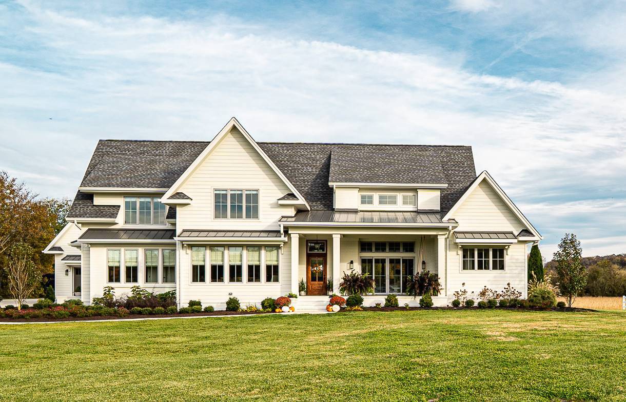 a spacious farmhouse with great hosting potential