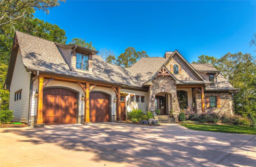 a wonderful cottage with indoor and outdoor hosting potential