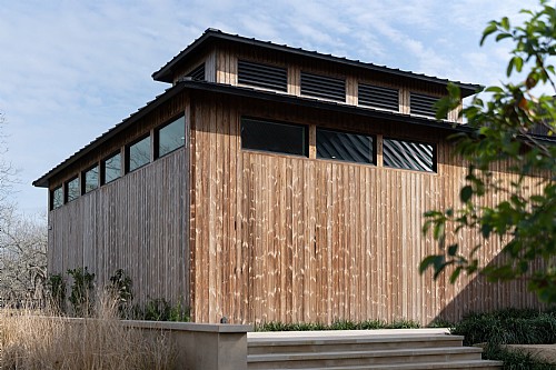 Rustic Cladding with Plenty of Knots for a Varied Appearance