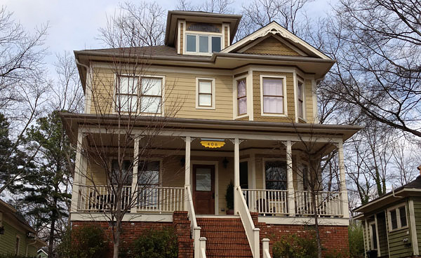 A Luxury Traditional Home with 3,311 Square Feet, Five Bedrooms, and a Lovely Formal Layout