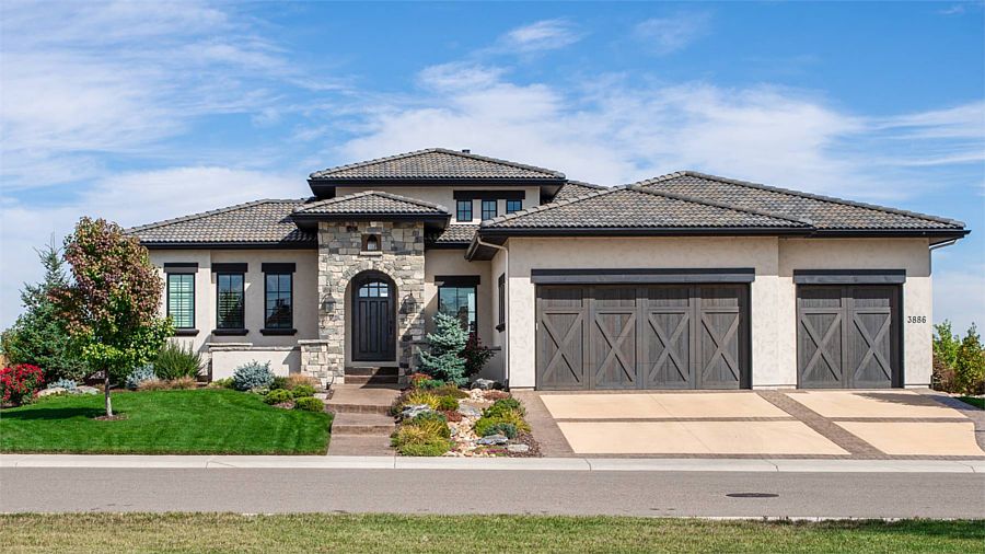 A 2,263-Square-Foot Ranch with 2 Bedroom Suites and a Den, Plus an Optional Finished Basement